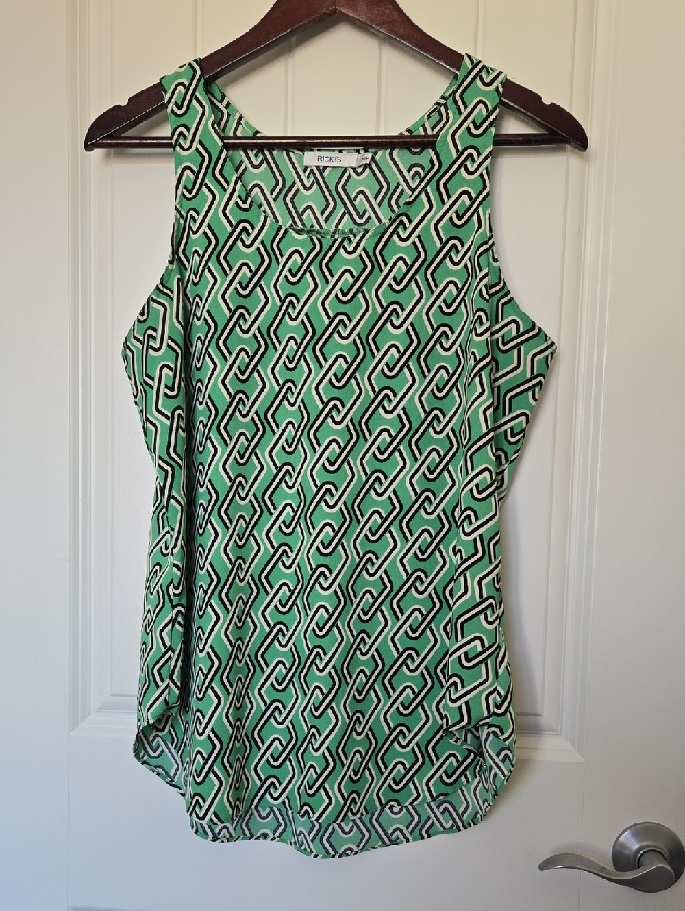 Ricki's Green & White Geometric Sleeveless Top (sz M)